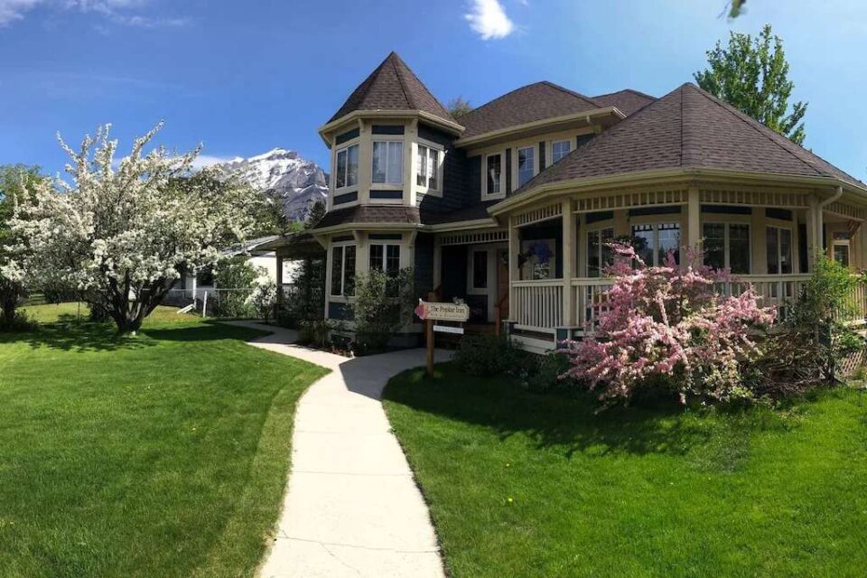 The 16 Best Banff Airbnbs Travel Banff Canada