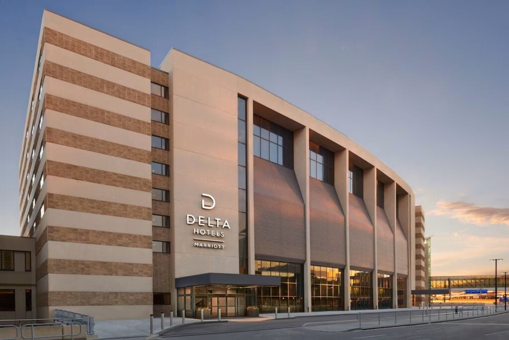 The exterior of the in-terminal Delta hotel at the Calgary International Airport (YYC).