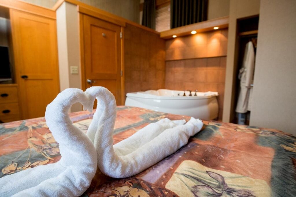 banff hotels with private hot tub in-room - Hidden Ridge Resort.