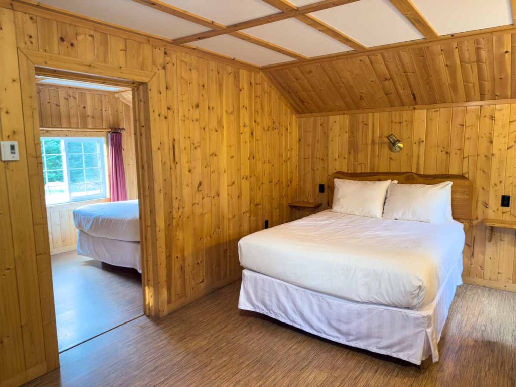 1-bedroom East Cabin with two queen beds at the Pine Bungalows in the Town of Jasper.